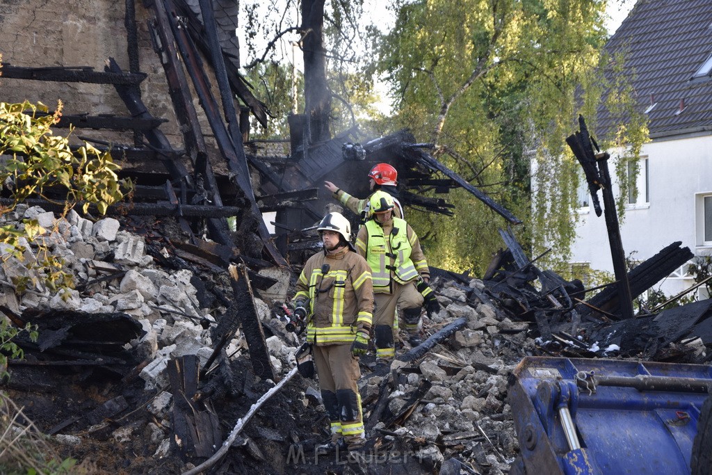 Grossfeuer Einfamilienhaus Siegburg Muehlengrabenstr P1106.JPG - Miklos Laubert